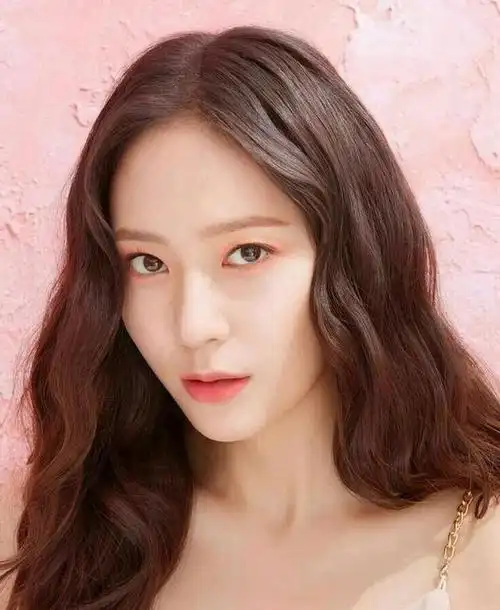 为什么宋茜偷偷撇嘴被骂两年,郑秀晶常年面无表情被夸是冰山美人