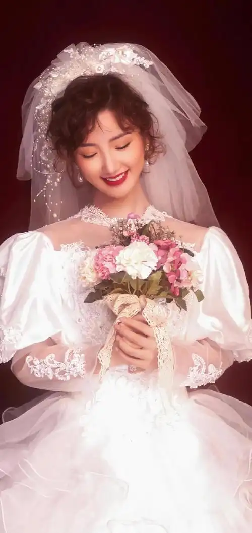 毛晓彤复古婚纱