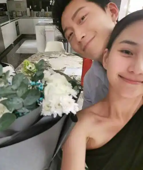 原创何超莲与窦骁相恋三年被曝秘密喜结连理本尊回应幽默搞笑