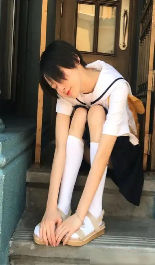 原来她的饰演者成果除了是一位演员之外,还是一位入行多年的专业模特