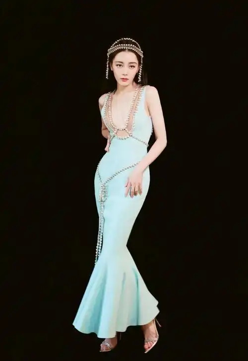 迪丽热巴美人鱼礼服(迪丽热巴的蓝色美人鱼造型)