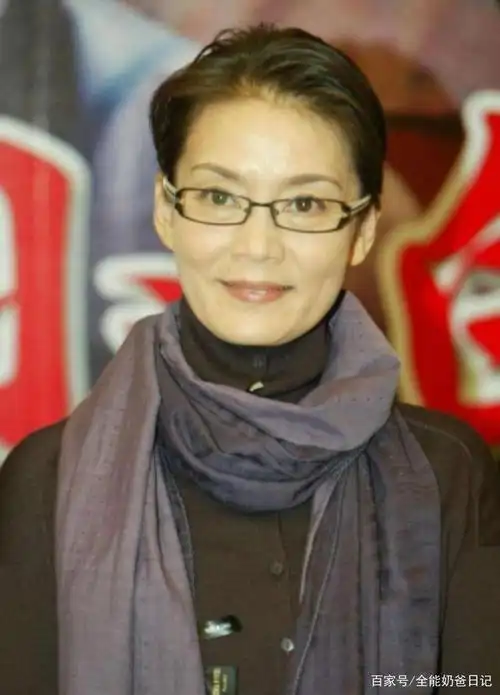 影后潘虹:离婚36年不恋爱,公然喊话思念前夫,她到底在追求什么