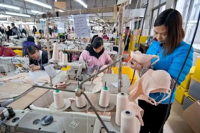 深圳往事:我在工厂天天"摸"内衣,对女友已没有任何欲望