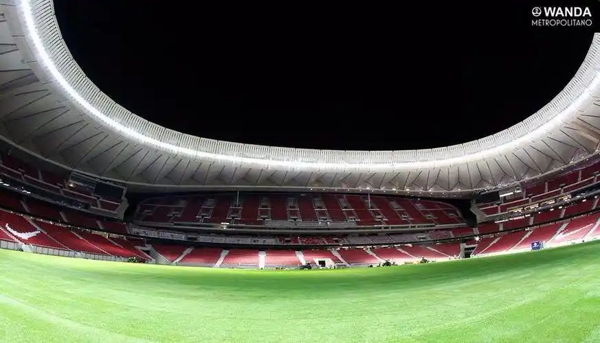 马竞新主场美轮美奂:万达大都会球场草皮铺设完毕