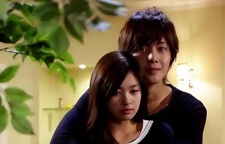 《恶作剧之吻》12年,金贤重即将升级当爸,郑素敏陷入换角风波