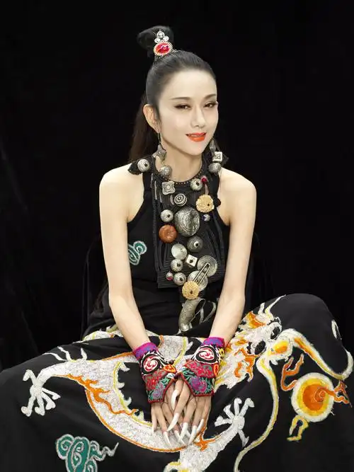 名人大拜年|著名舞蹈艺术家杨丽萍:祝广州日报的读者新春快乐