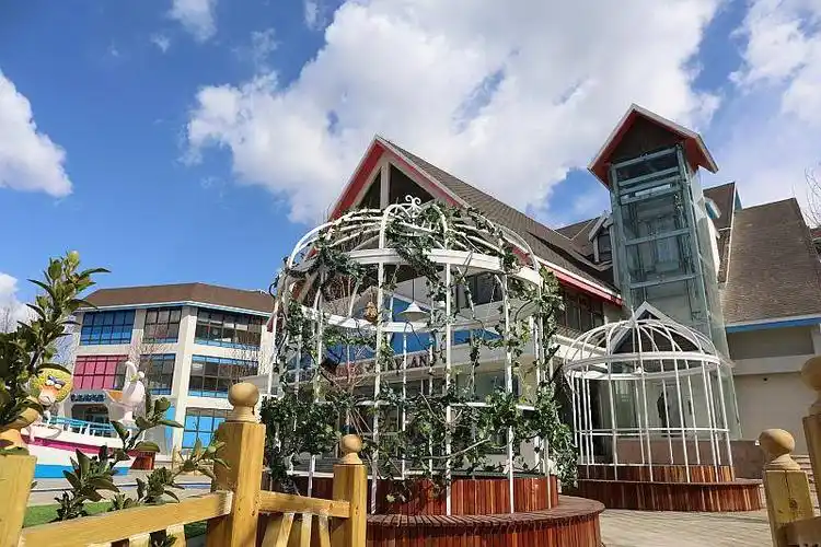 巴布童话小镇变废为宝亲子母婴跳蚤市场