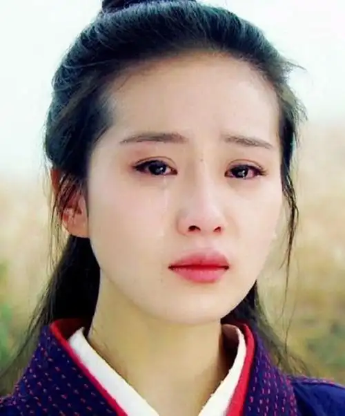 古装美人落泪,赵丽颖颜值巅峰,刘亦菲唯美,她的泪流进了心里!