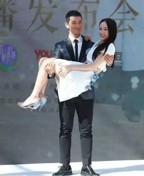 女星被公主抱的瞬间迪丽热巴真汉子