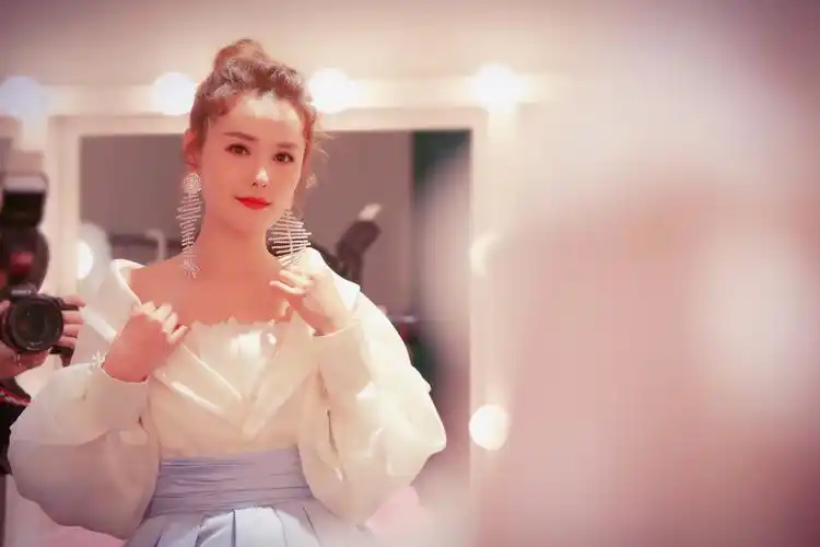 王紫菲应邀赴美举办菲入君心独唱音乐会