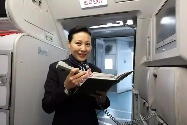 【生活】走近身边的榜样——东航浙江分公司资深乘务长郑静