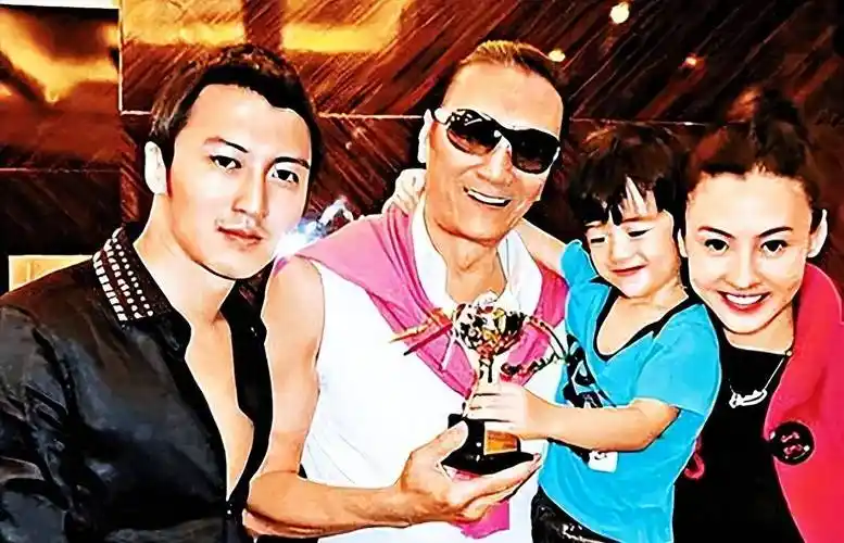 小青霞不愧为最有尊严前妻_张柏芝_谢霆锋_谢贤