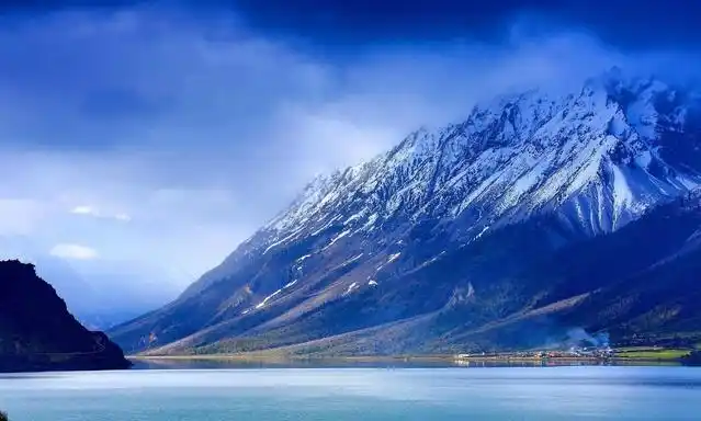 120圣洁的湖水巍峨的雪山西藏然乌湖