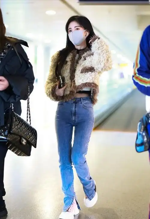 鞠婧祎穿羊羔毛也和别人不一样小香风清新贵气配牛仔裤显身材