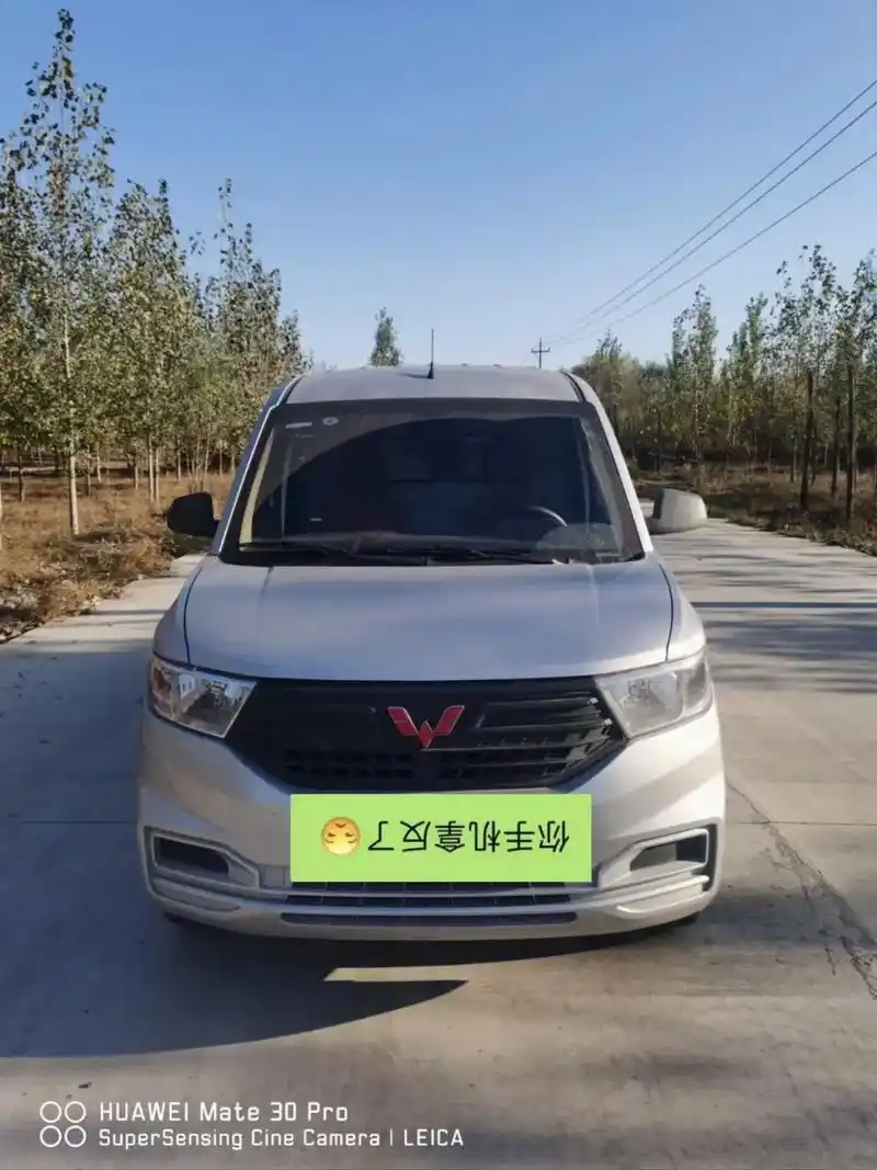 最新到店22款封窗版五菱宏光v两座版封闭货车,车内 - 抖音