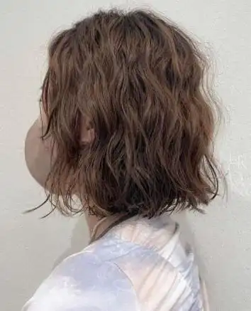 2023春夏短发烫发推荐:萌感短嬉皮卷发,兼具利落,轻盈空气感