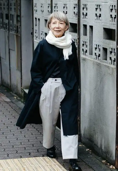 时尚不分国界!日本老年人的穿搭,精致优雅不扮嫩,不输中国大妈