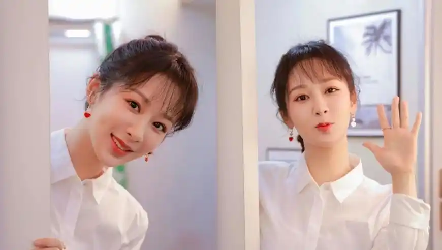 杨紫简约风写真大片,徐梦桃晒与易烊千玺合照,李易峰35岁生日照