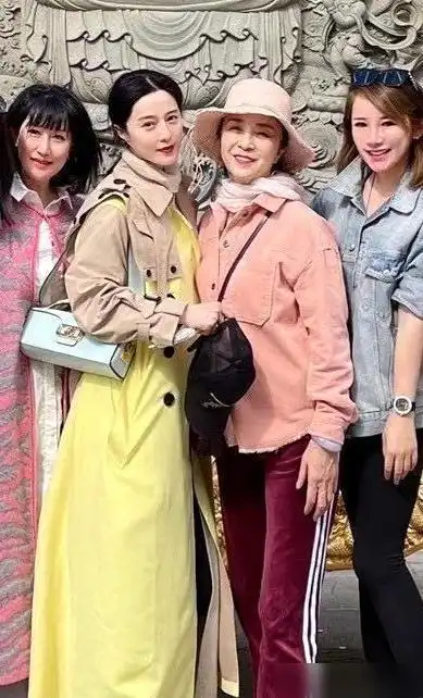 造型时的选择,还是有很大差别,当然了,这或许也是年龄上的差别导致