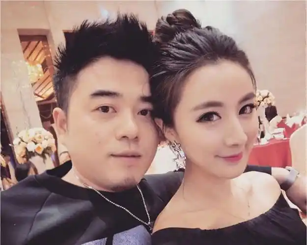 薇娅老公接受采访时表示消息都及时回复保持距离是无稽之谈