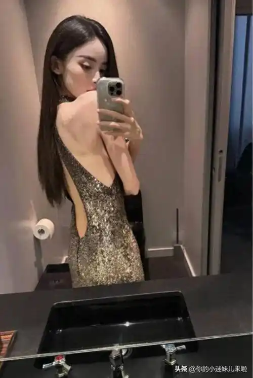 更新自拍照,身材引发关注,网友:变成瘦的扎人的娜扎了_照片_角度_身体
