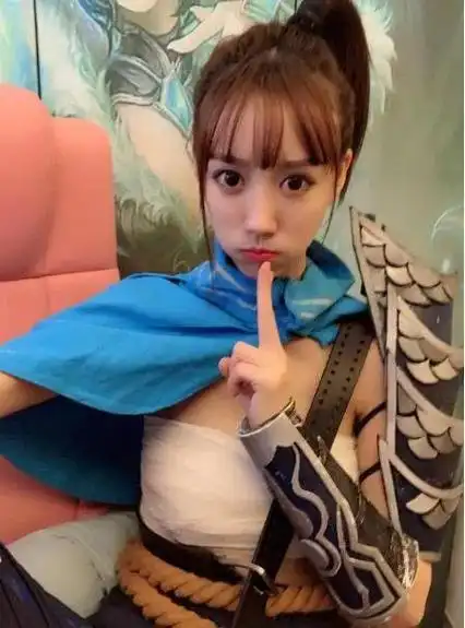 南波儿大秀舞技被警告怒怼超管|斗鱼|大飞|女子战队_网易订阅