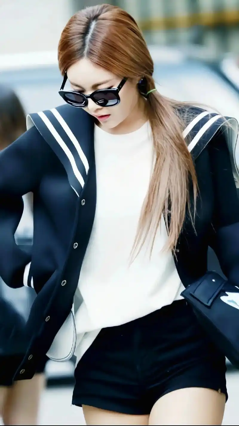 李居丽 #tara 门面居来了! - 抖音