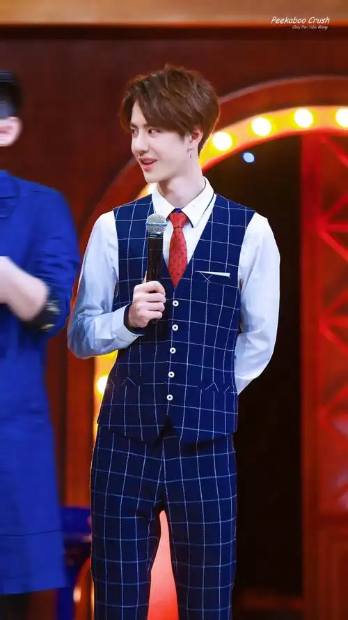 160417天天向上录制uniq王一博crlogo