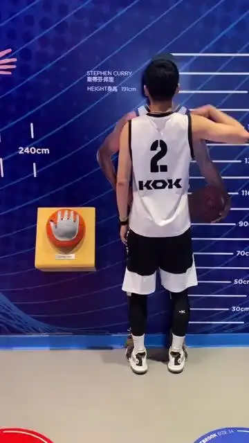 身高和库里差不多对比手掌的那一刻果然这或许就是天赋