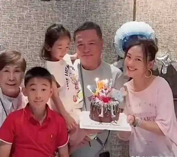 应采儿为小儿子庆生,4岁hoho乖巧可爱,jaspe照顾弟弟超有耐心