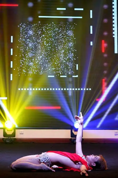 东方舞者刘明宇精彩舞台亮相