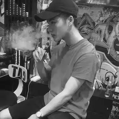 最新男生头像霸气黑白个性大全 谁先爱了谁就输了