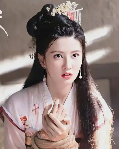 网友"血书"乔欣古装造型半永久,究竟美在哪点?_眼影_双眼_色彩