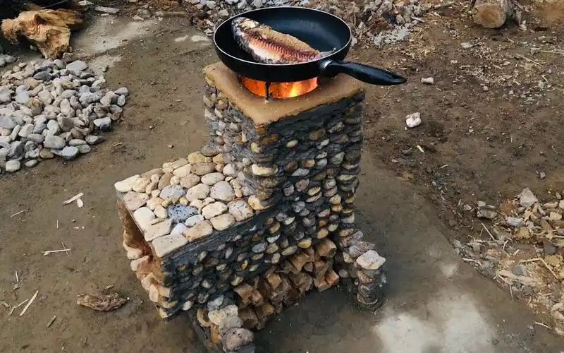 自制既能煮饭又带烤箱的柴火炉,真正实现一炉两用!