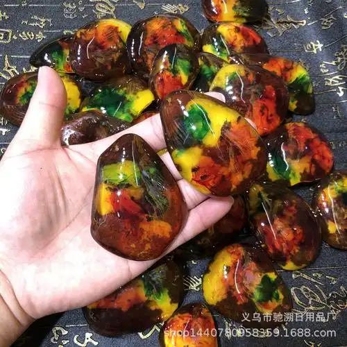 跑江湖景点荧光浮盐水二代蜜蜡琥珀七彩虫珀原皮蜜蜡琥珀吊坠批发