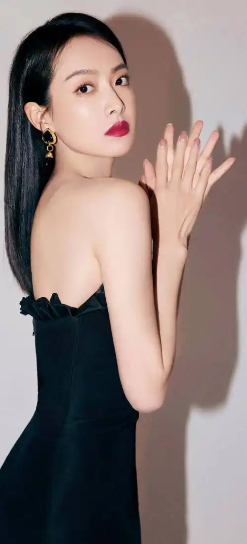 阔别多日来一波美女宋茜高清无水印壁纸_中国_金鹰_盛典