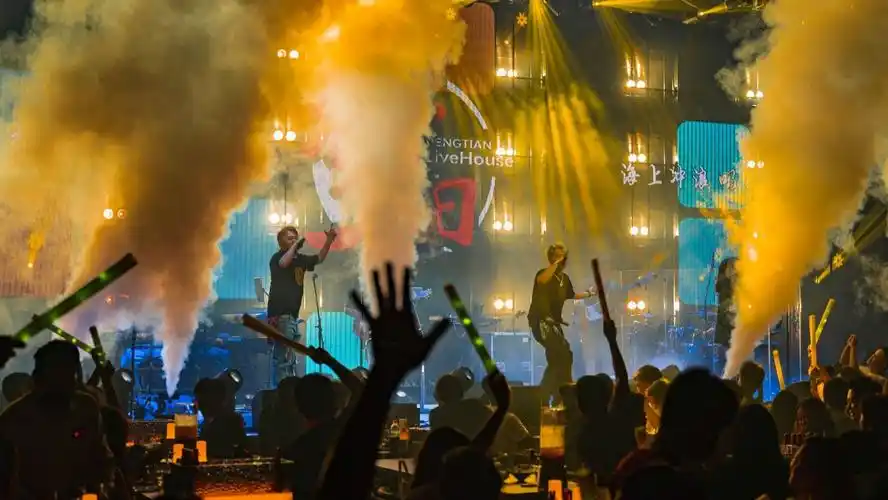 live现场,沉浸体验,网红打卡 这届年轻人爱上livehouse