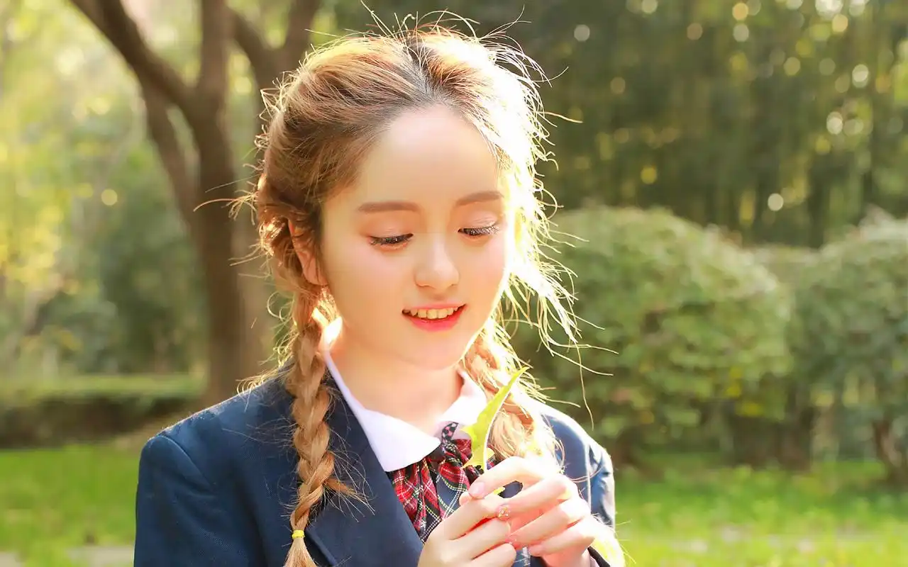 甜美校园女生可爱唯美高清壁纸