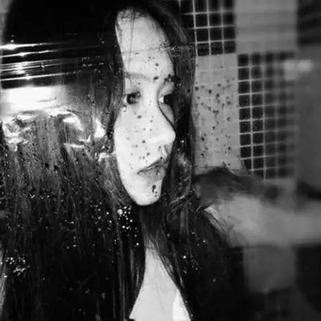 黑白女生头像高冷伤感