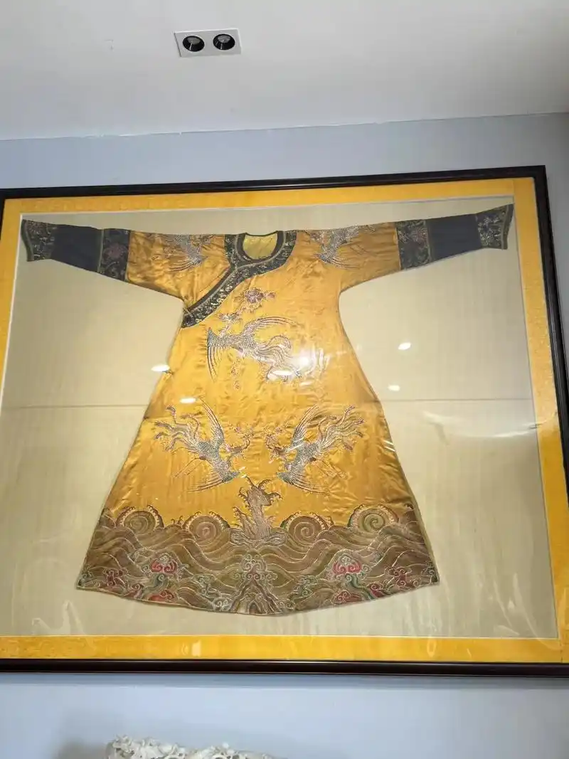 清代刺绣凤袍摆件,裱相框凤袍与图片不符包退换,保存完好无损