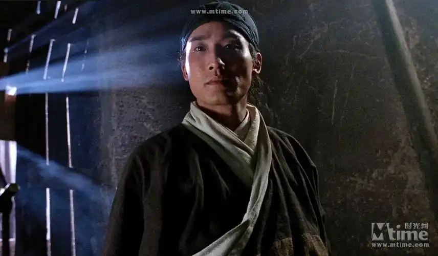 p>《新龙门客栈》是由香港思远影业与潇湘电影制片厂联合制作的武侠