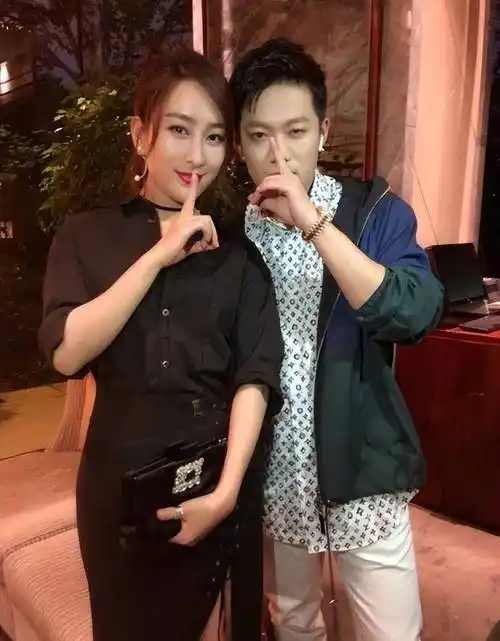 力挺李小璐遭遇打脸,给孔令辉戴帽子被赶出家门_贾乃亮_黄毅清_视频