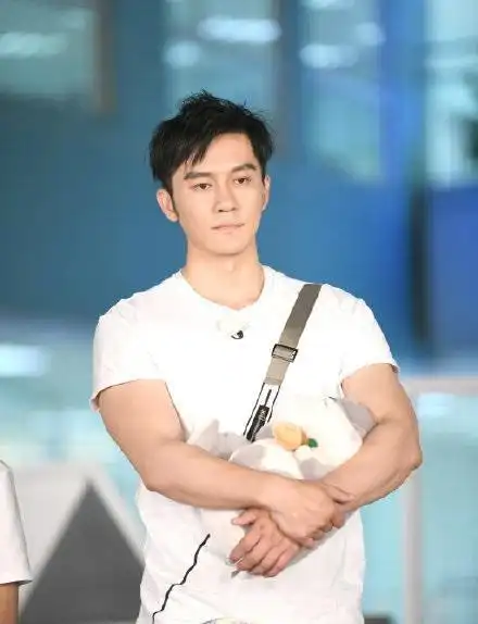 工作人员解释李晨为何暴瘦一共两个原因但都和范冰冰无关