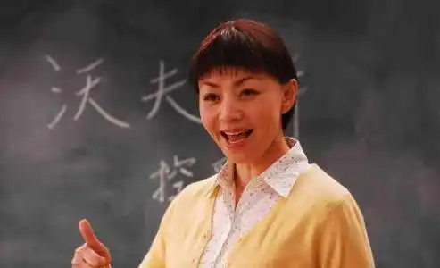 在人艺的时候,宋丹丹的演技得到了导演赵宝刚的认可,他一直夸宋丹丹是