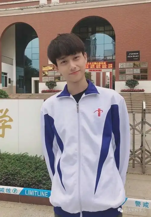 广州帅哥老师火了后重庆涪陵五中17岁高三男生因长太帅又火了