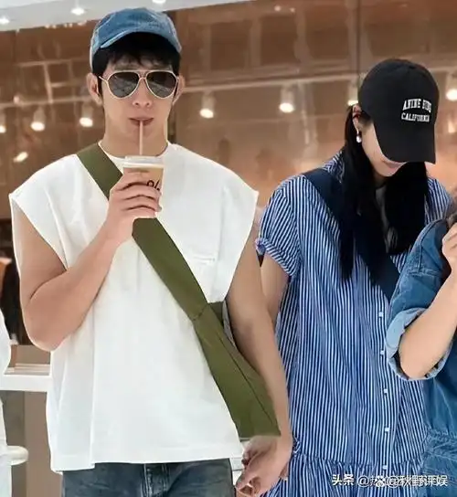 太甜!井柏然第一次公开秀恩爱,大赞女朋友刘雯的素颜太好看了