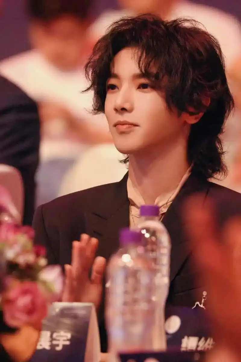 华晨宇 #一眼沦陷 #绝美 真的很难拒绝飒飒#华晨宇饭拍图 - 抖音