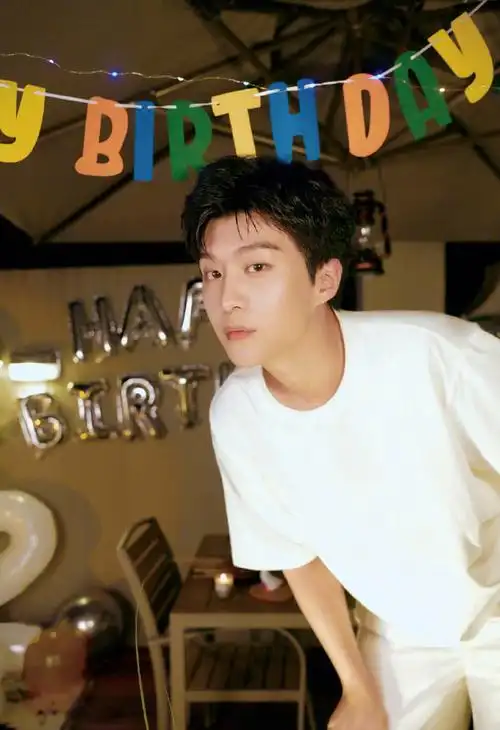 范丞丞22岁生日照