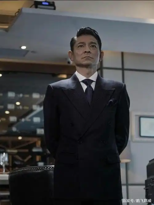 穿西装的男明星,自带王者气质优雅完美,还有不可小觑的西装暴徒