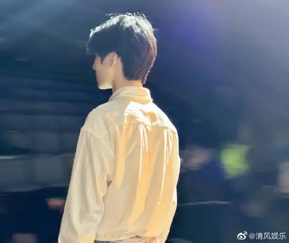 张真源晒近况图